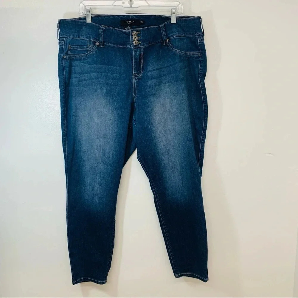 Torrid Jeans Woman 22 Blue Taper Ankle Zip‎ 3 Button Pockets Casual Work Western